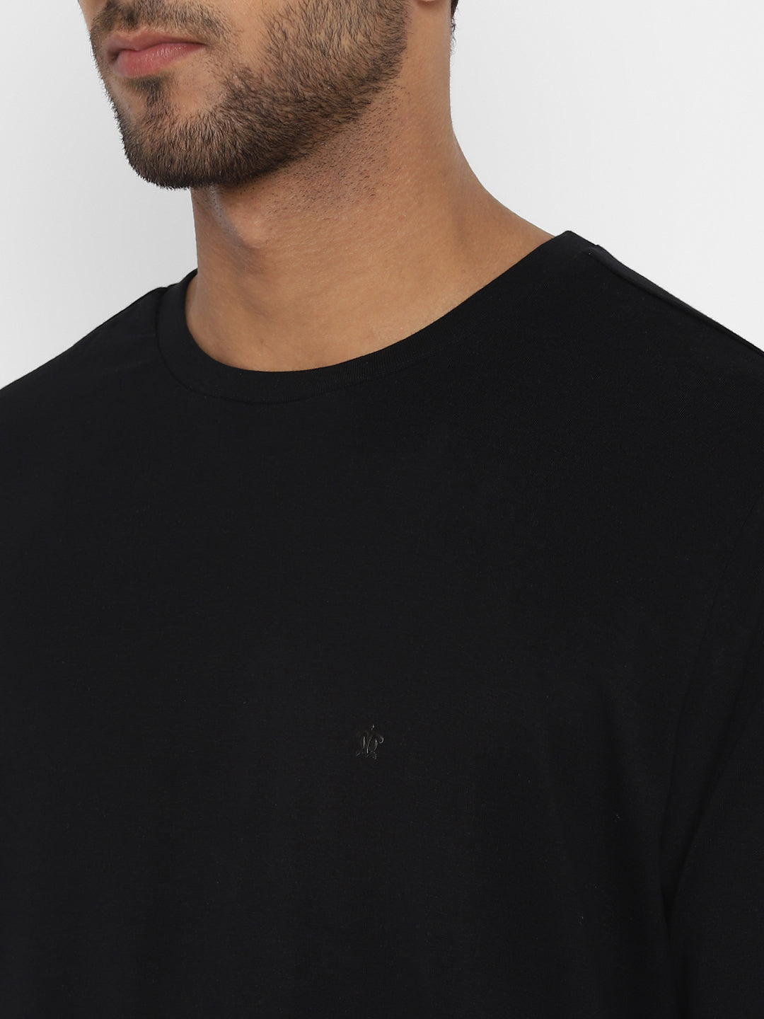 Essentials Black Solid Round Neck T-Shirt