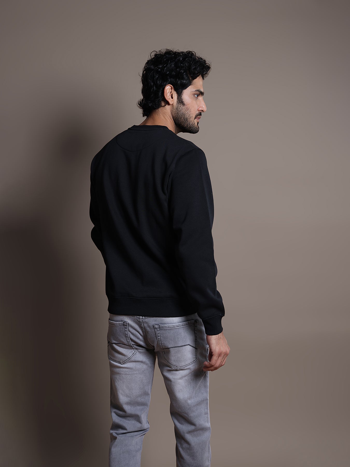 Knitted Black Printed Regular Fit Full Sleeve Casual Sweatshirt