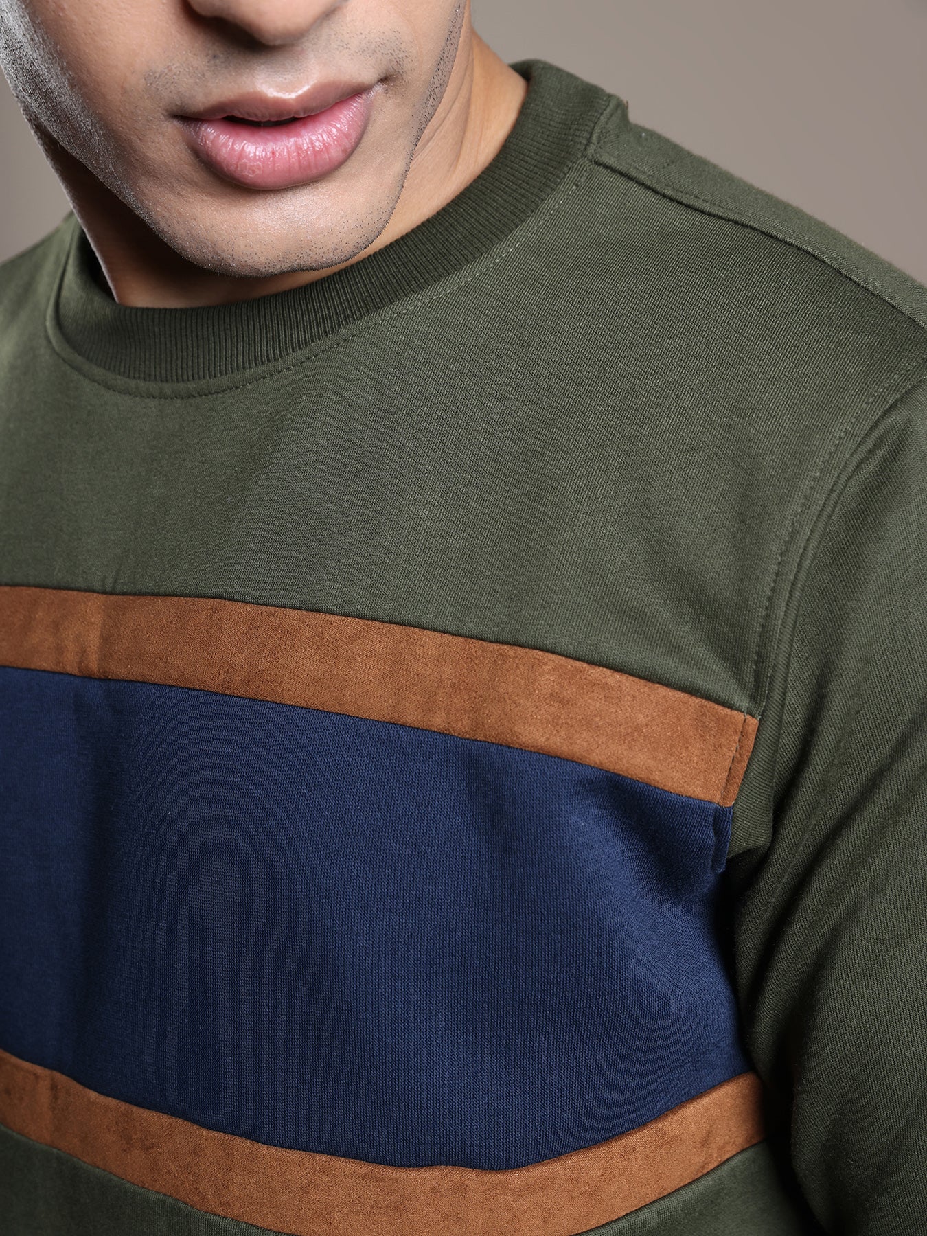 Knitted Olive Self Design Regular Fit Full Sleeve Casual Sweatshirt