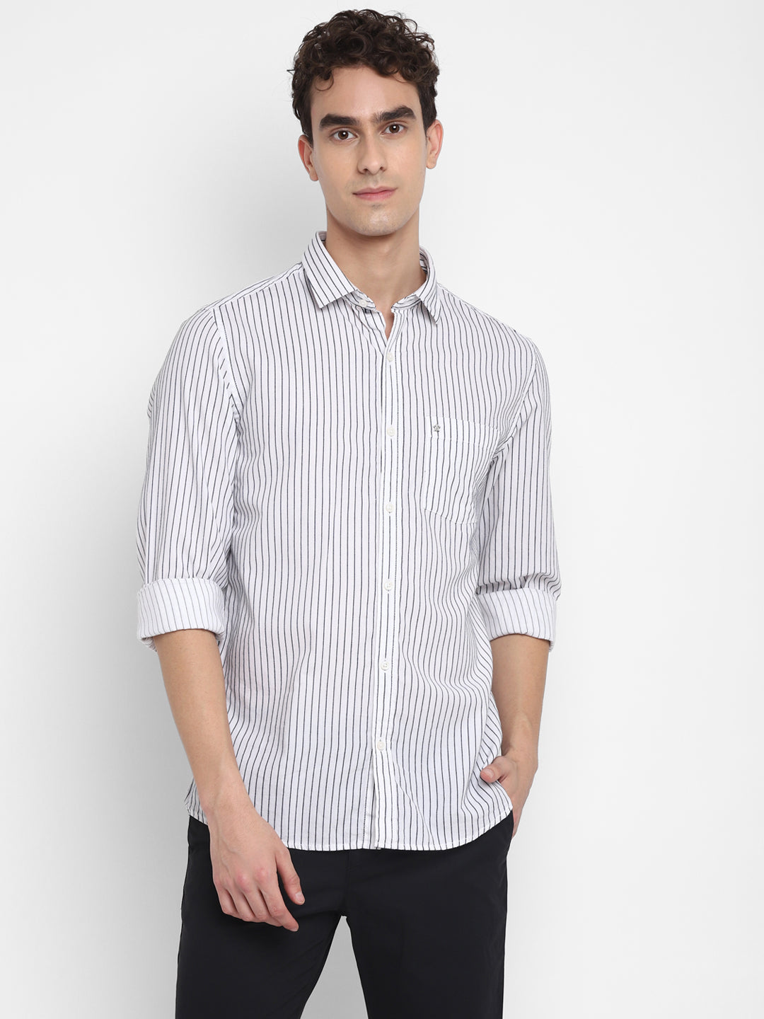 Stiped White & Black Slim Fit  Casual Shirt For Men